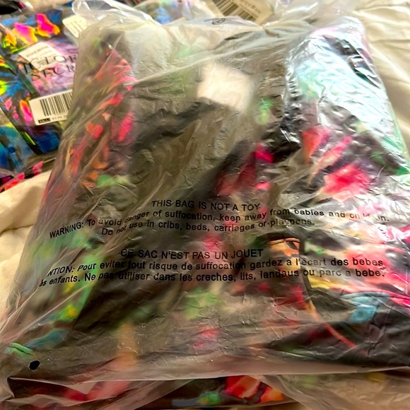 PINK Victoria’s Secret
EVERYDAY DUFFLE - Picture 5 of 5